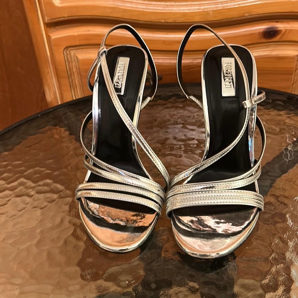 PRE-OWNED SILVER ,SIZE 7.5,FOREVER 21 HEELS